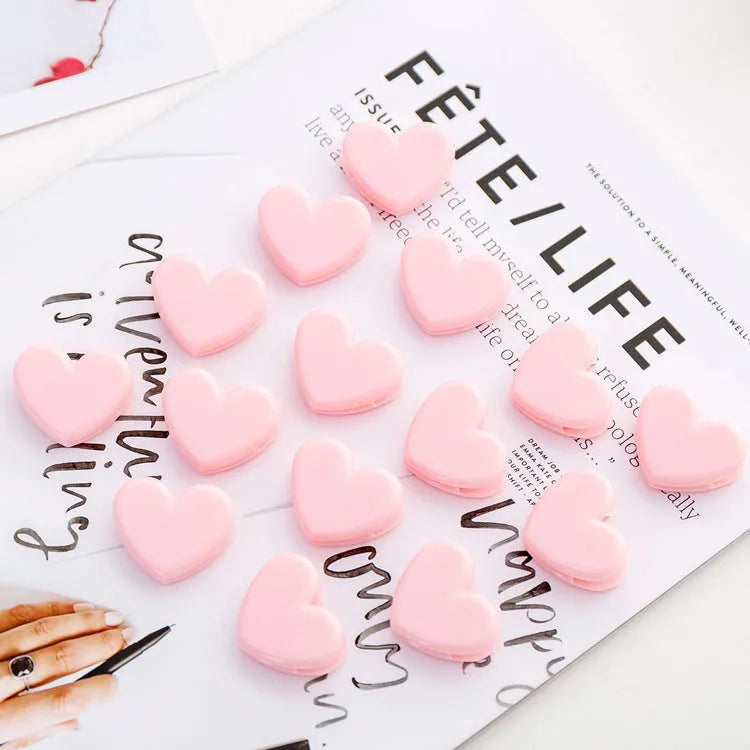 Pink love heart-shaped photo clip on white background, 3.2 cm size, lightweight decoration