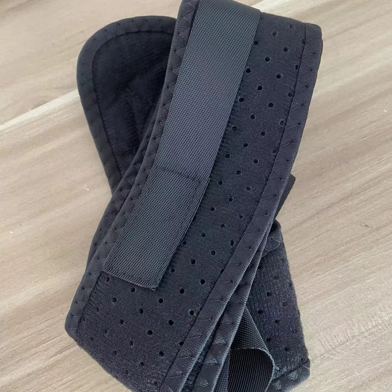 Babaka style back correction band for sitting posture support with adjustable nylon straps