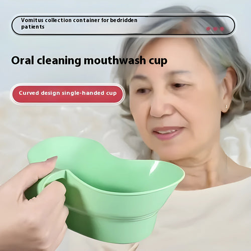 Green plastic patient gargle cup with handle for elderly and bedridden oral care