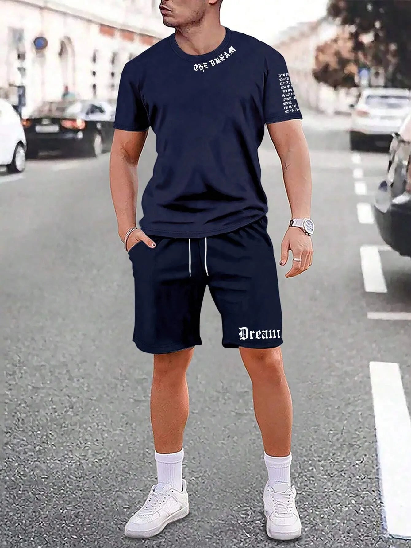 Sports style short-sleeved top and shorts suit in a quick-drying fabric on a mannequin.