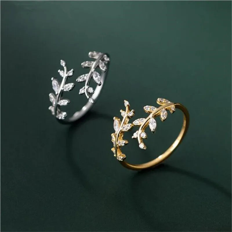 Copper electroplated leaf-shaped ring for women in gold or silver finish with geometric design
