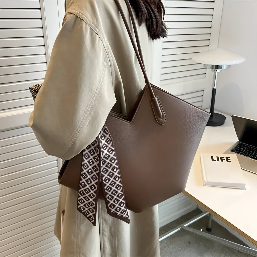 Women's large capacity PU leather shoulder bag in horizontal square shape with sandwich pocket