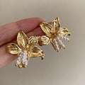 Golden H1795 colour metal flower pearl earrings with exaggerated design and Seiko treatment