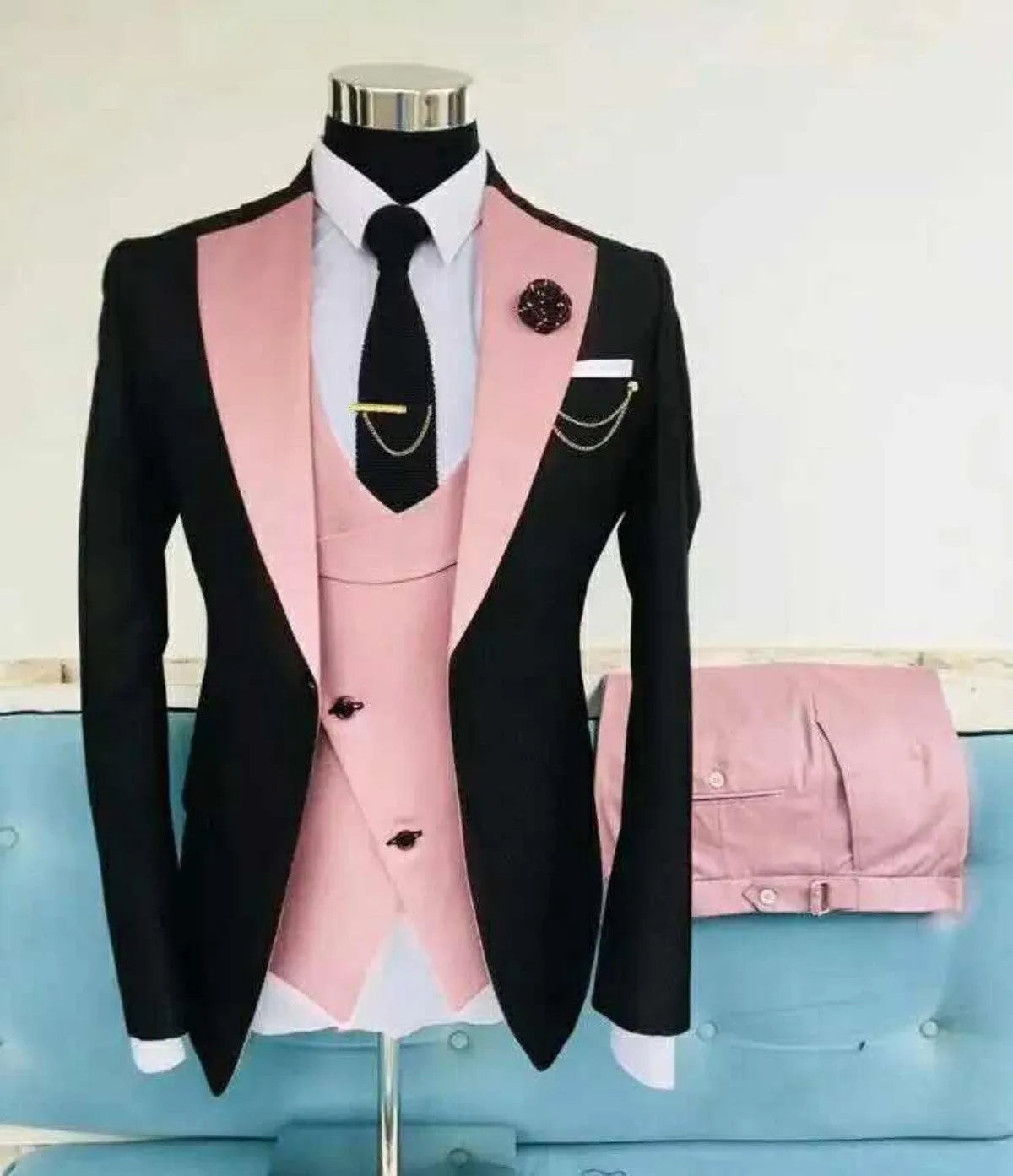 Men's slim fit three-piece business suit with vest in cotton fabric for formal occasions