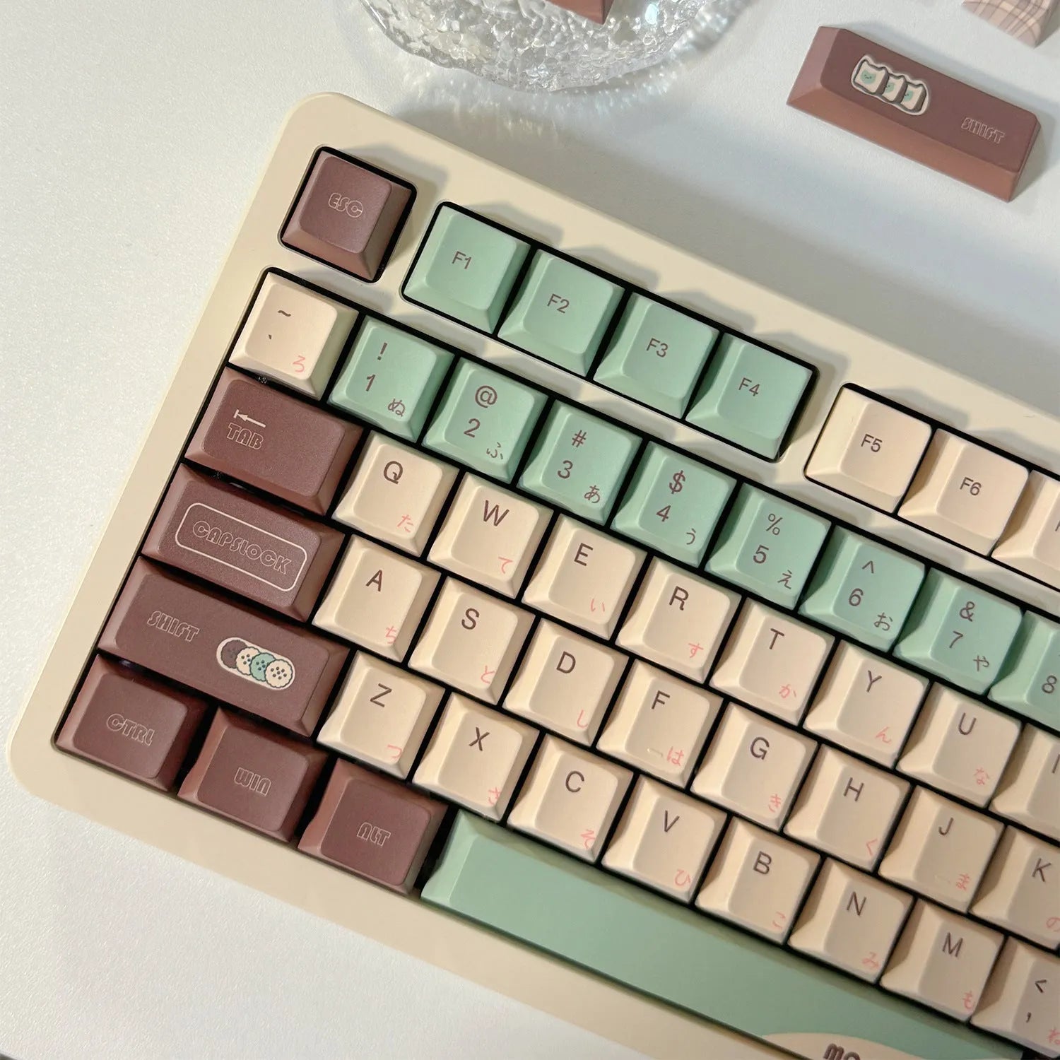 Matcha green ergonomic keycap set with key puller tool for mechanical keyboards