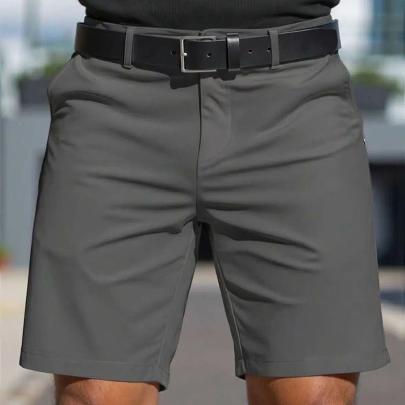 Men's solid colour fifth pants in straight leg cut with micro elastic polyester fabric