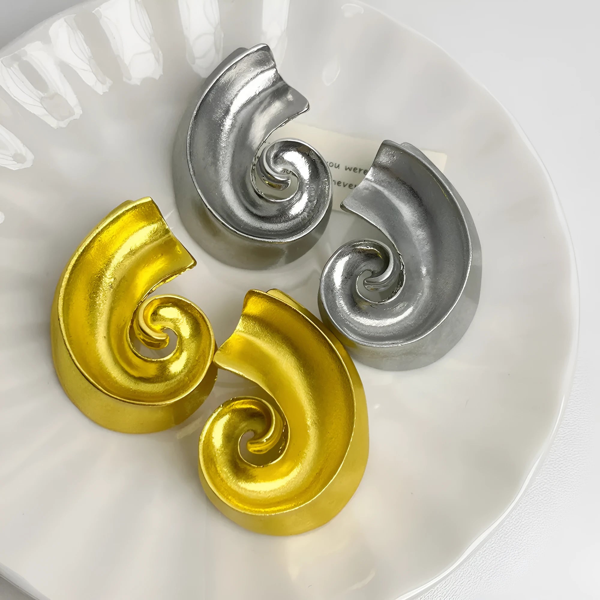 A pair of retro-style geometric ear studs in either gold or silver finish, measuring 5cm.