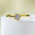 Minimalist crown-shaped silver ring with linear detailing in R962 gold or platinum electroplated finish