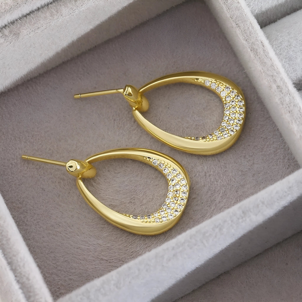Yellow gold geometric drop earrings with oval shape measuring 2.6 by 1.7 centimetres