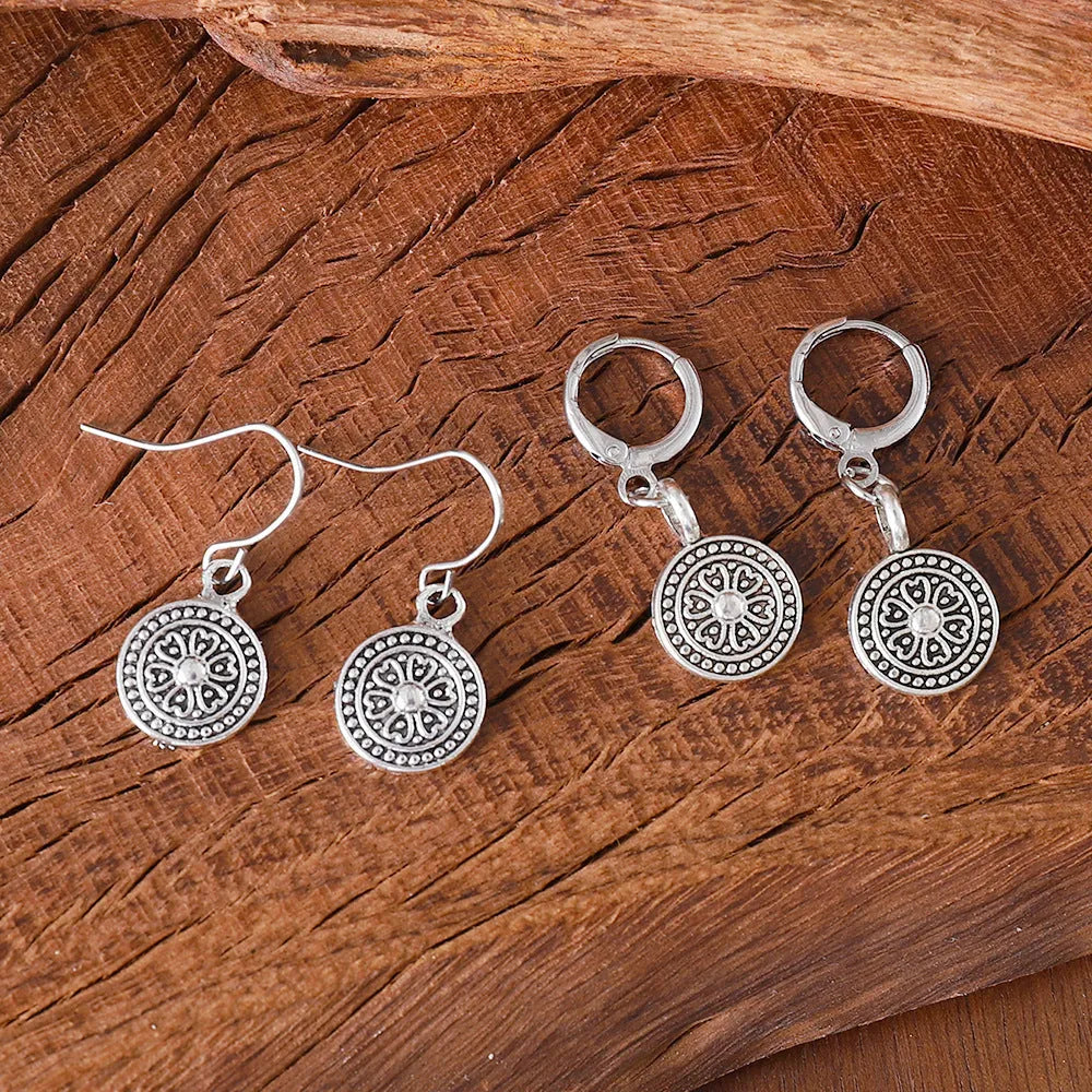 A pair of bohemian retro style earrings with a distressed geometric round print, made from electroplated zinc alloy.