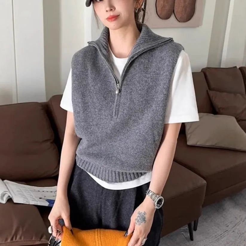 Women's half-zip sleeveless knit vest with 3D pattern in mesh polyester fabric