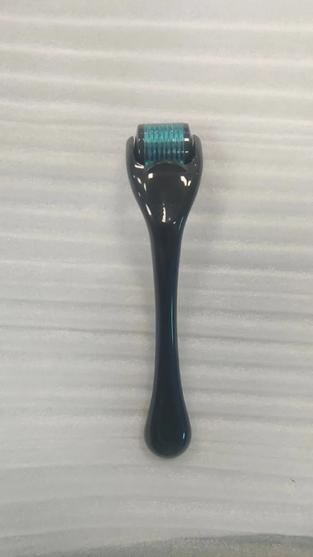 540 micro needle roller derma pen with coloured handle and wheel, shown with 0.2mm, 0.25mm, 0.3mm size options.