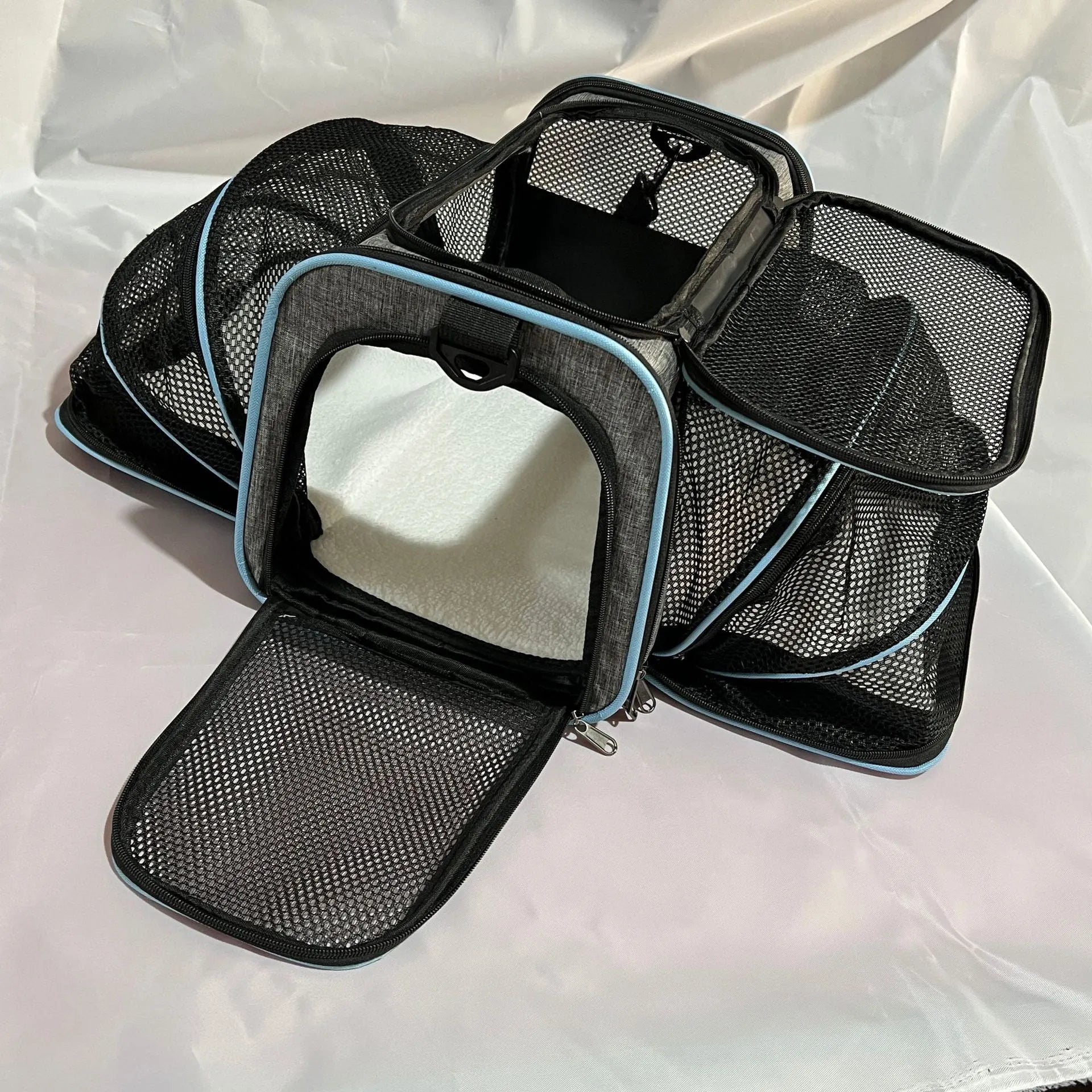 A cat carrier bag made from 600D cation fabric in a solid colour, shown in small and large size options.