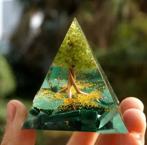 Clear epoxy resin pyramid ornament with embedded blue lapis lazuli crystal gravel, 6cm tall.