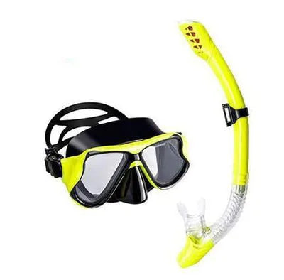 Diving goggles with transparent anti-fog lens and coloured PC frame with silicone strap