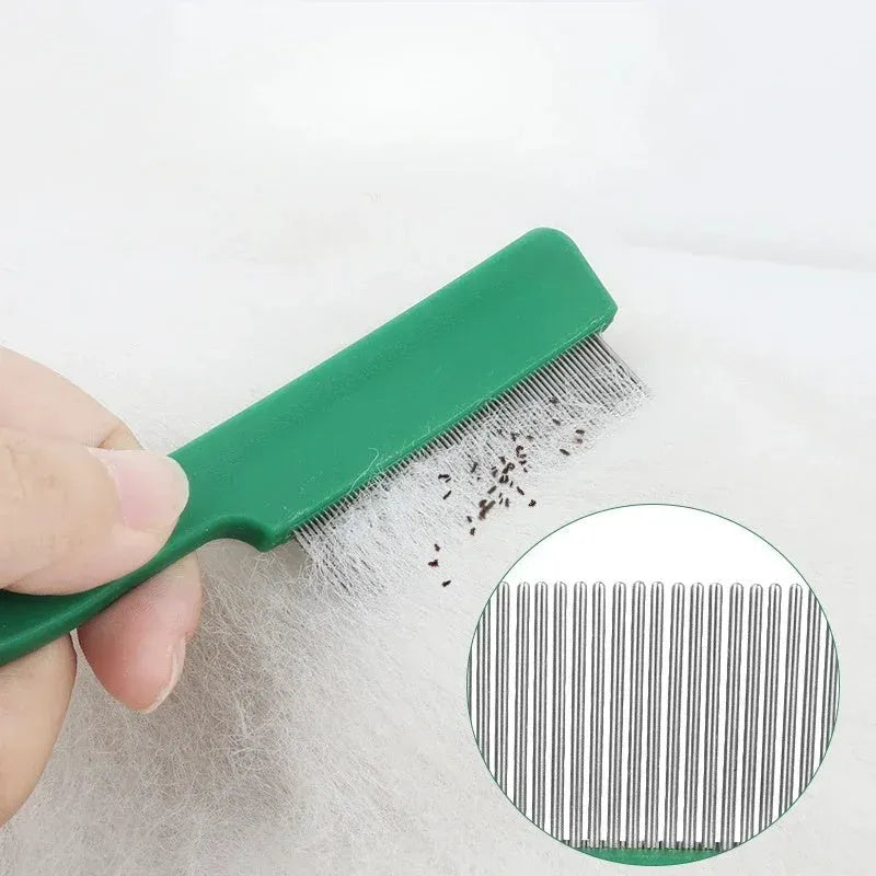 Green pet flea comb with stainless steel pins measuring 129mm for dog and cat grooming