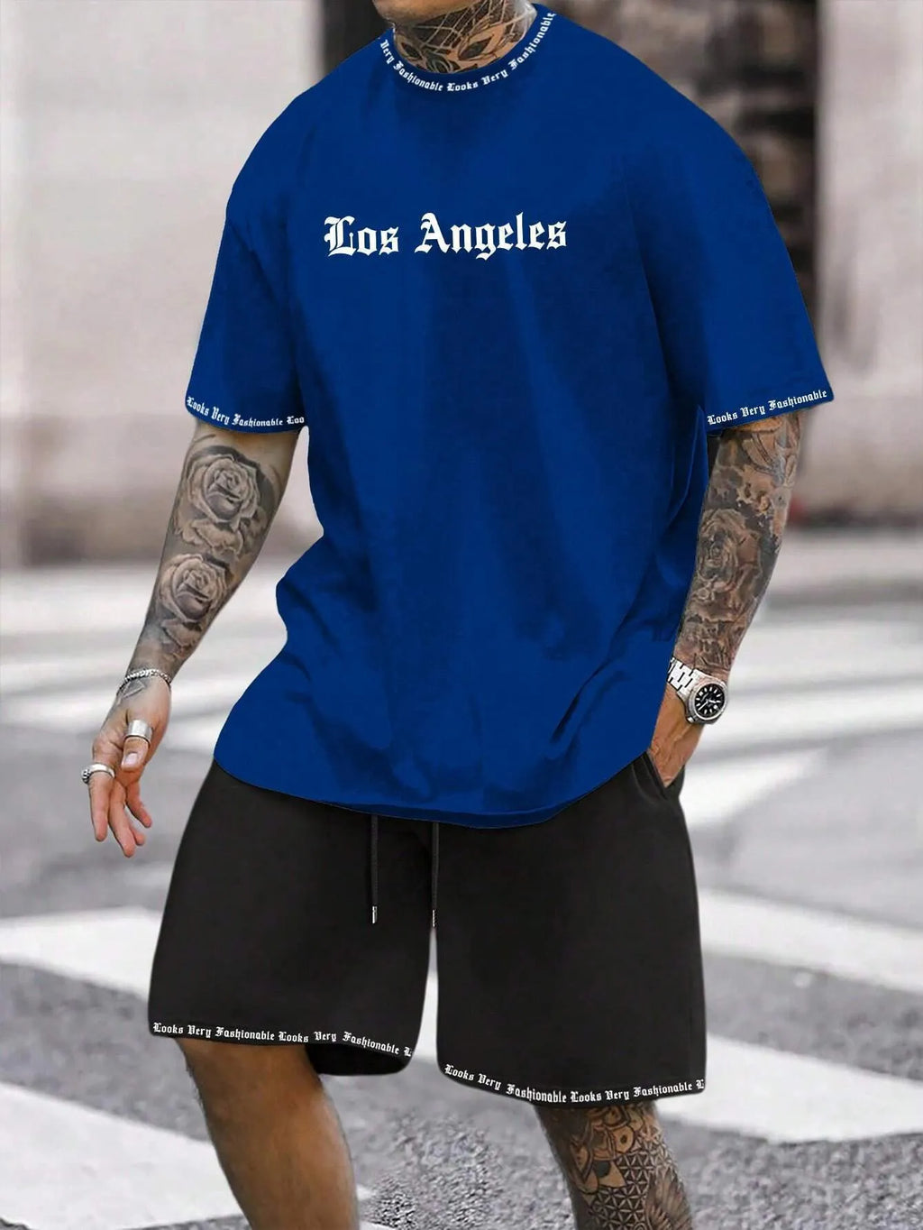 Sports style short-sleeved top and shorts suit in a quick-drying fabric on a mannequin.