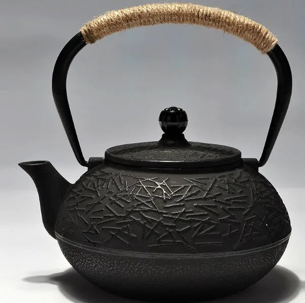 Japanese style cast iron teapot with traditional design and 0.9L capacity for tea brewing