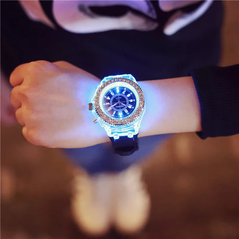 Women's luminous quartz watch with round 43mm alloy case and silicone strap in multiple colours