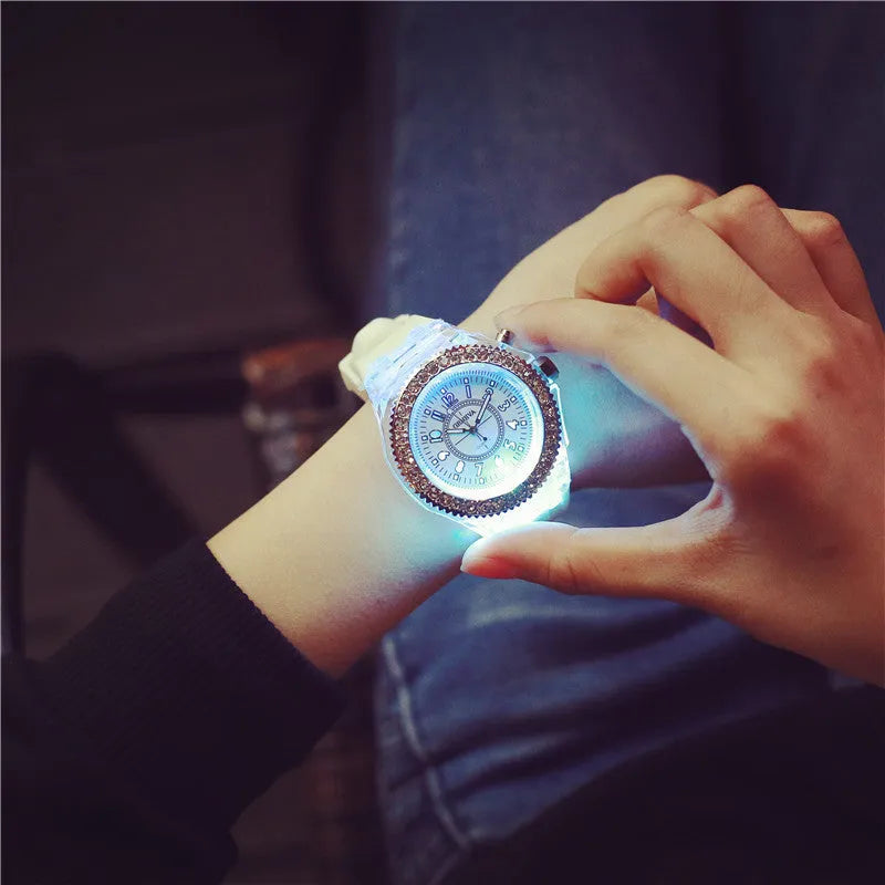 Women's luminous quartz watch with round 43mm alloy case and silicone strap in multiple colours