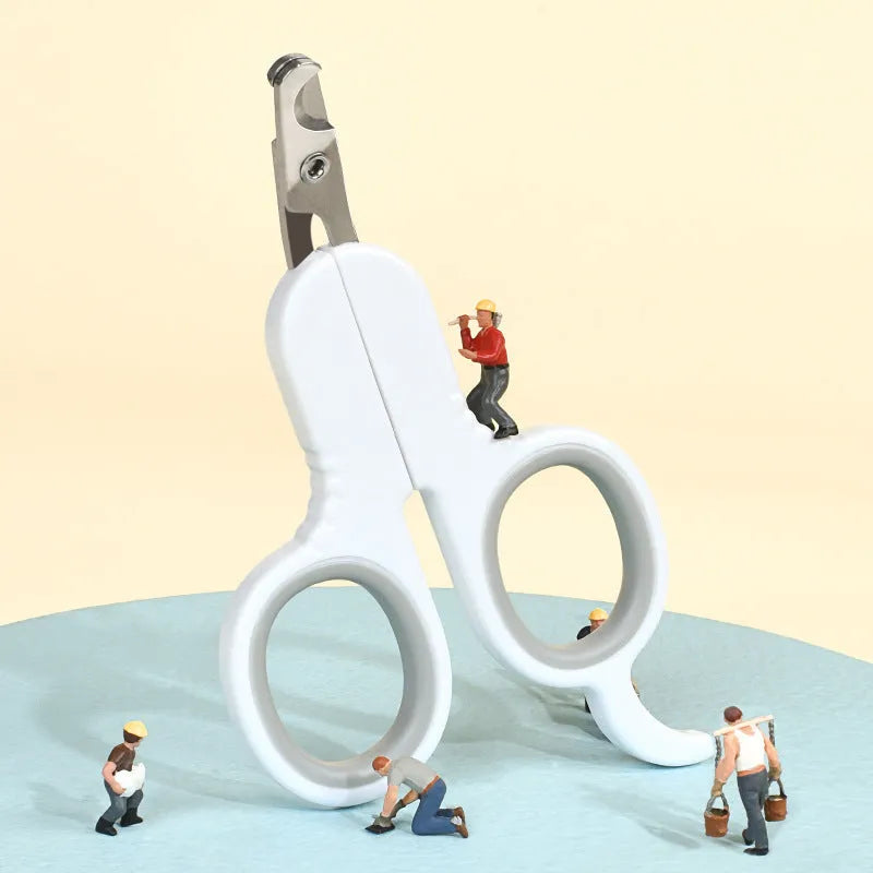 Professional grey pet nail clippers with curved tips and rubber-coated ergonomic handle.