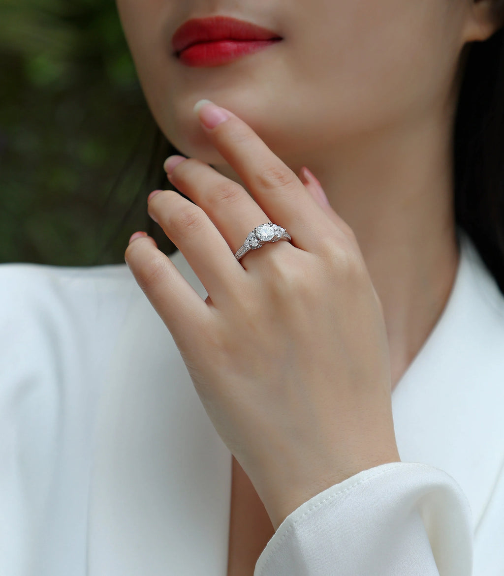 Coral Dream 1-carat moissanite wedding ring set in platinum-plated S925 silver on gift box
