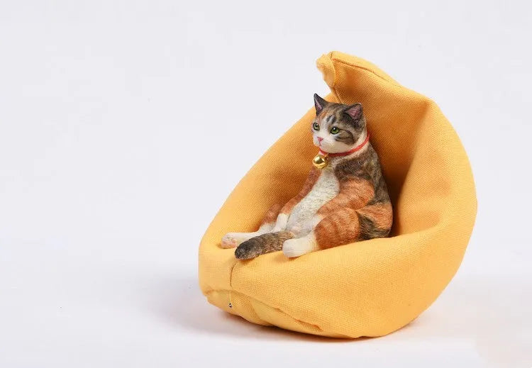 1:6 scale cat ornament on sofa for car dashboard decoration