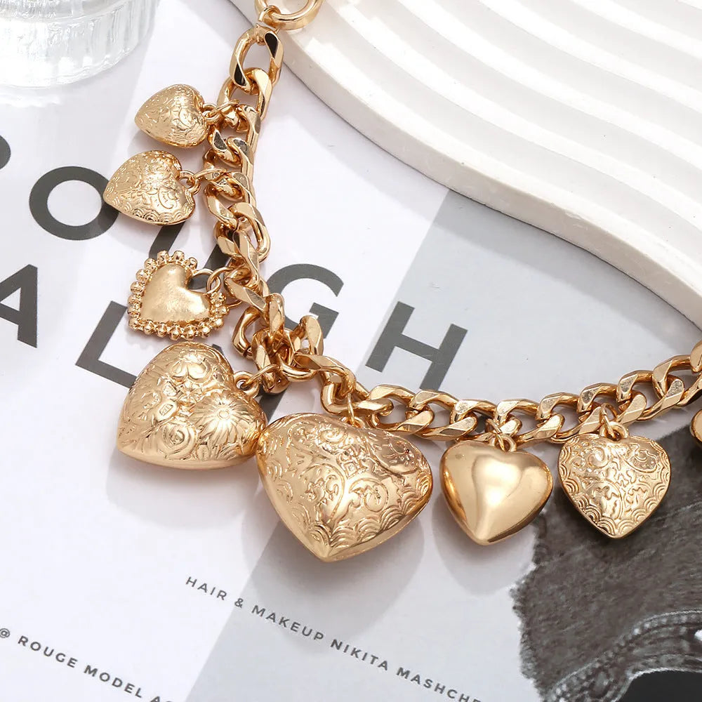 Adjustable heart pendant necklace with alloy pendant on 41-50cm metal chain in gold or white K colour