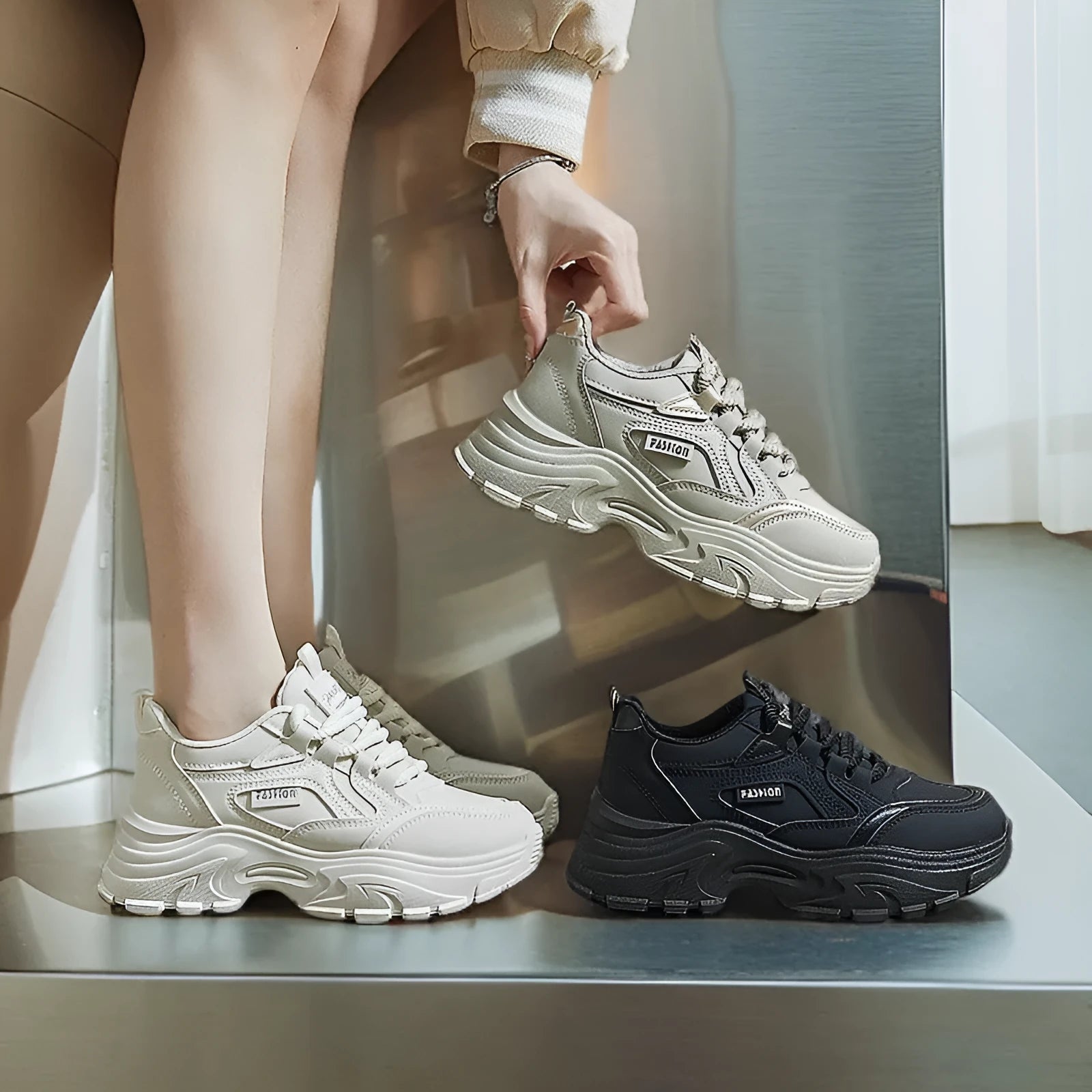 Breathable sports height increasing low-top shoes for women in black with T-shaped tie and rubber sole