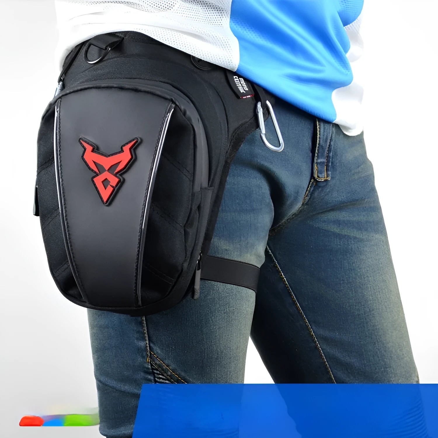 0105MC Motorcycle leg bag in 1200D Oxford cloth shown in blue, with dimensions 29cm x 29cm.