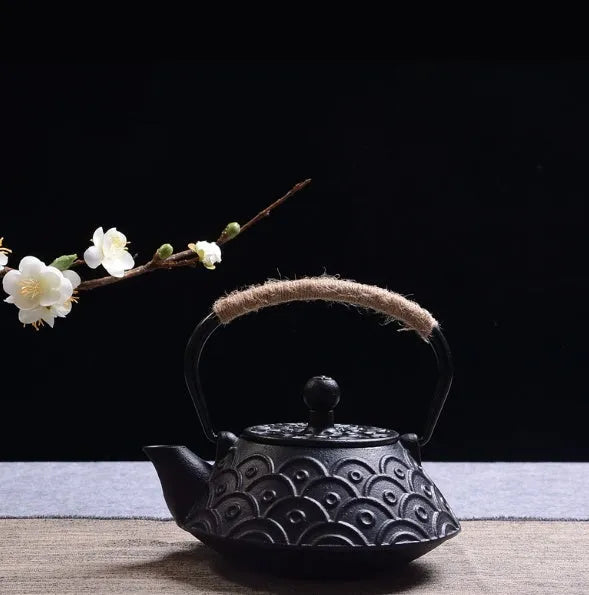 Japanese style cast iron teapot with traditional design and 0.9L capacity for tea brewing