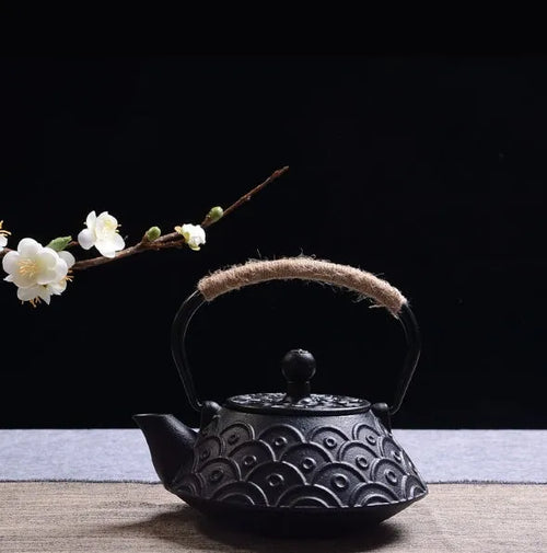 Japanese style cast iron teapot with traditional design and 0.9L capacity for tea brewing