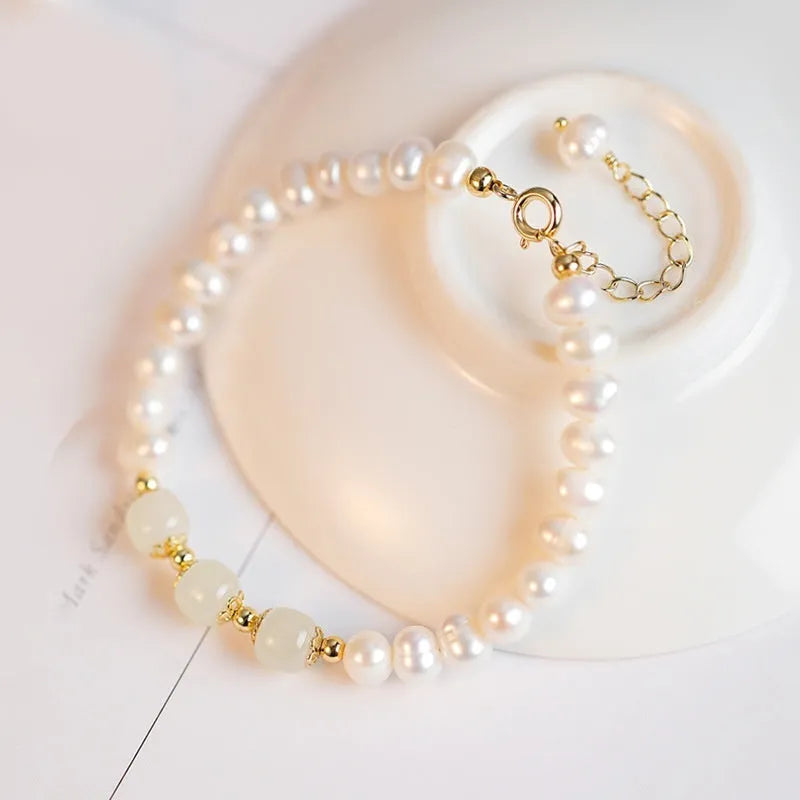 Natural freshwater pearl bracelet with diamond shape design in Hetian jade colours