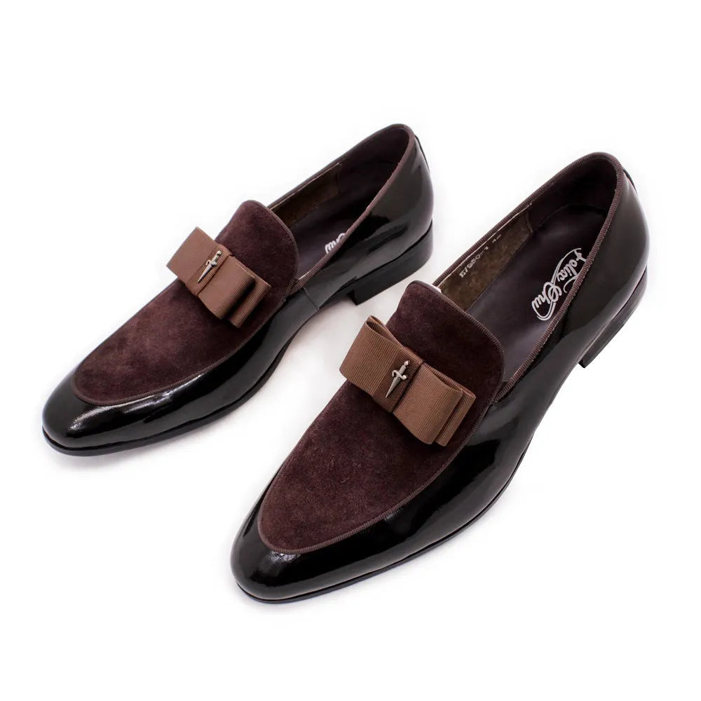 Men's low-top patent leather shoes with tassel detail in black colour
