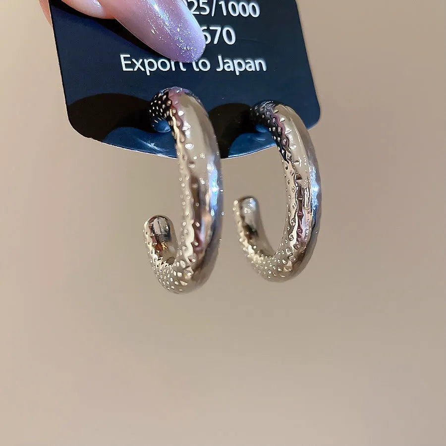 Silver Needle geometric C-shaped fold earrings for women in silver electroplated metal, 30mm diameter