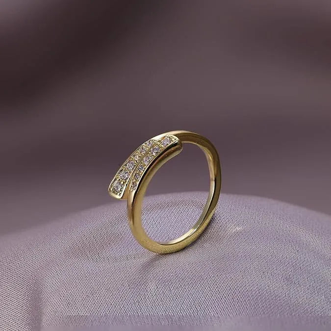 Geometric toe ring with 14K gold plating and unisex design on foot