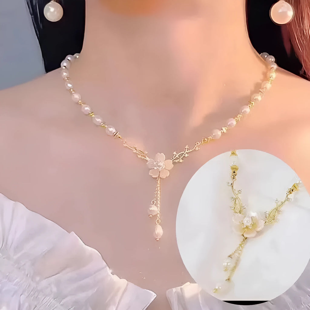 Alloy necklace with pearl flower Q9 colour and rose floral decoration on delicate chain