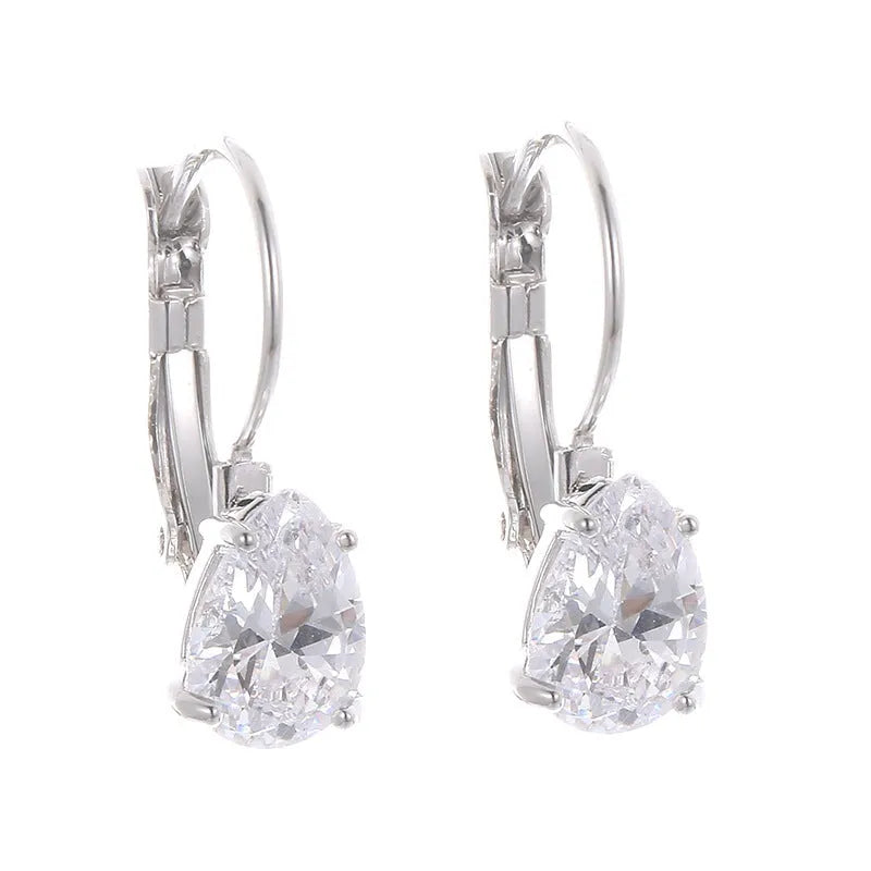 A pair of women's drop-shaped fashion earrings in gold or platinum finish with a platinum-inlaid gemstone.