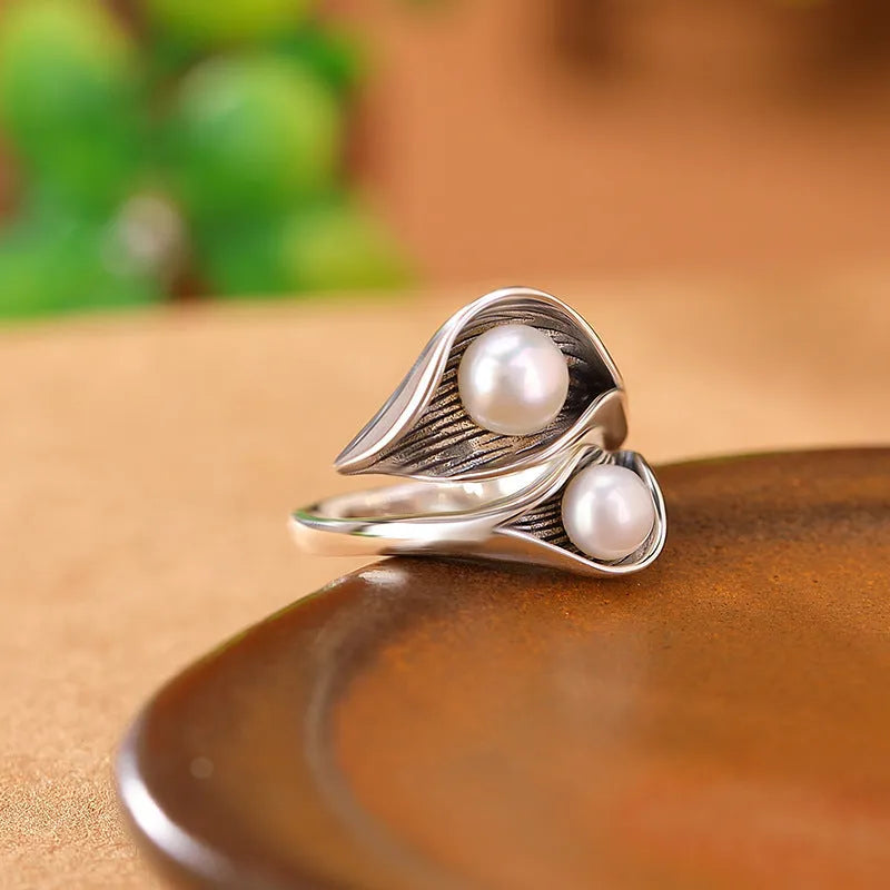 Silver alloy ring with pearl inlay, geometric shape, adjustable open mouth design for women