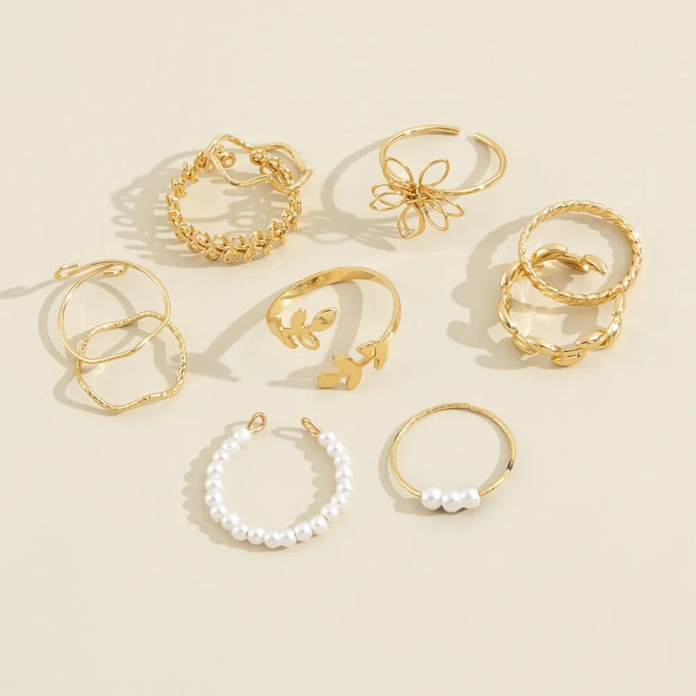 Openwork floral ring in glossy gold electroplated alloy metal