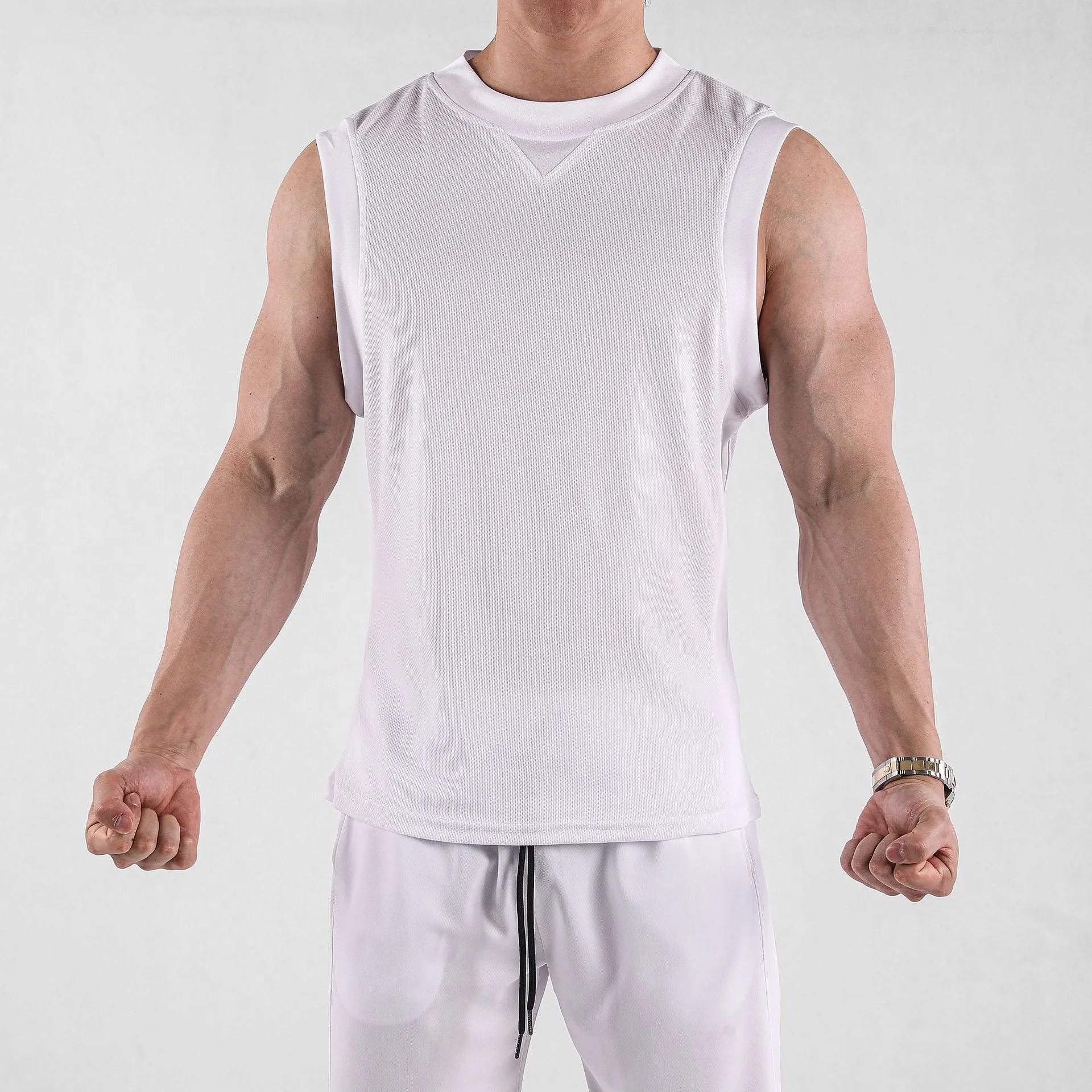 Men's loose fit fitness vest in white or black for summer sports activities