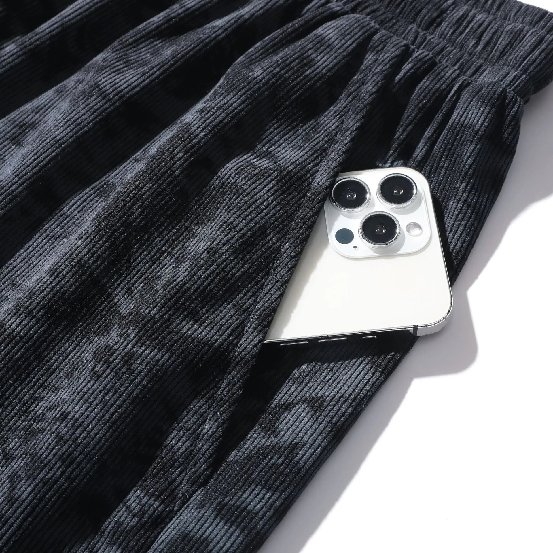 Men's camouflage pattern corduroy athletic shorts in straight cut design with micro elasticity