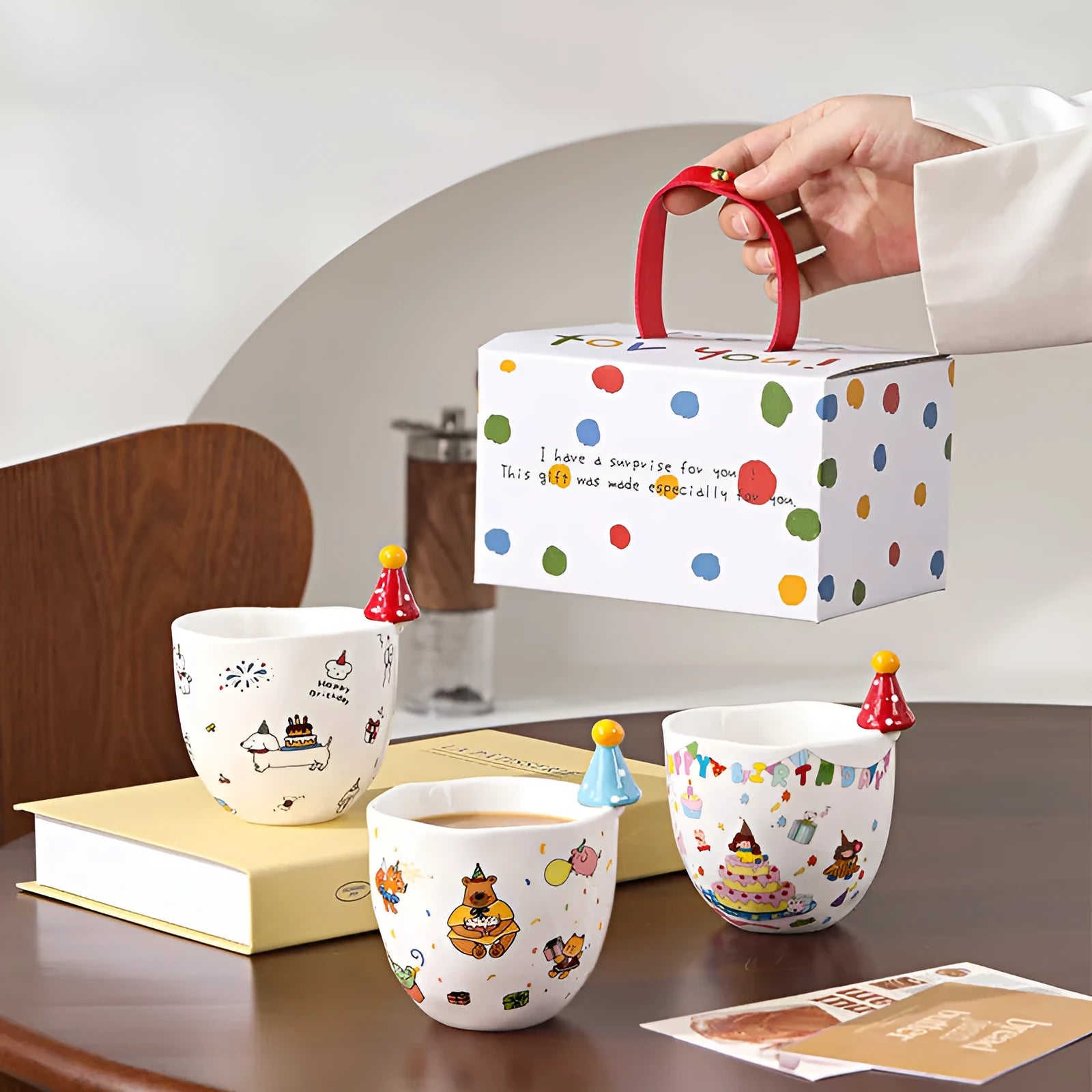 Ceramic double-layer hand-held coffee cup, 270ml, round shape, 9cm height, 7.7cm diameter