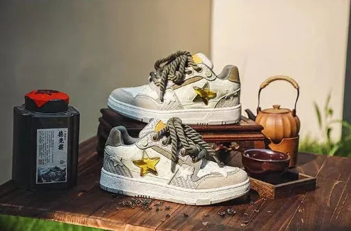 Green star pattern low-top casual shoes with rubber sole and laces