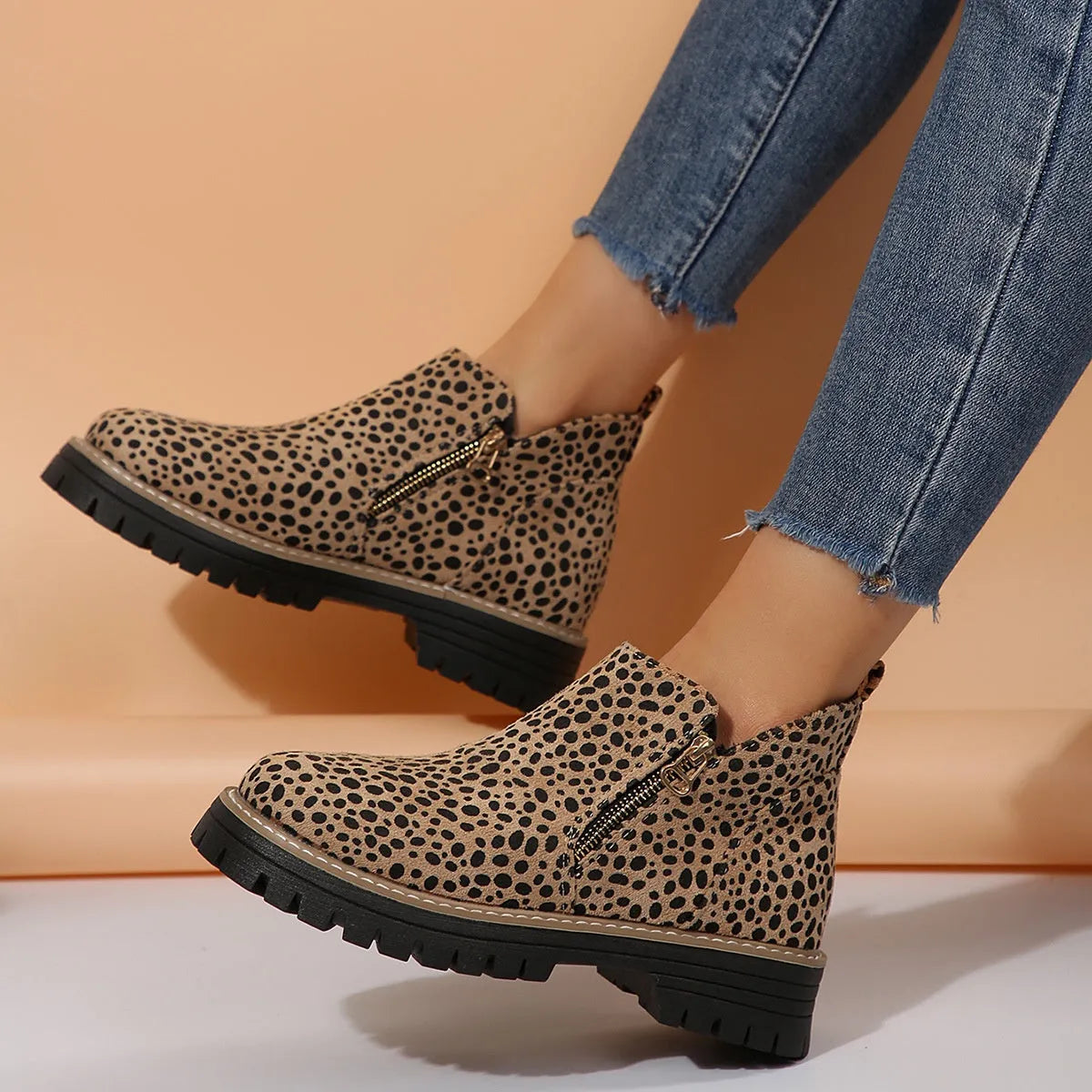 Women's side zipper chunky heel ankle boots in solid colour suede with low tube and round toe