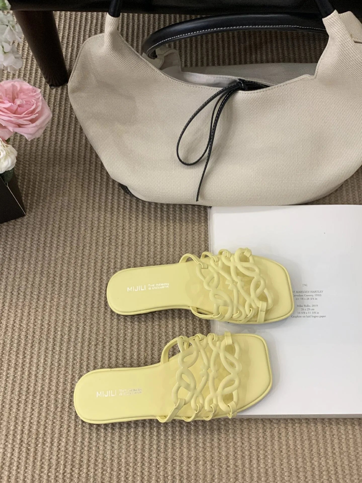Summer Roman style hollow-out slippers for women, flat beach sandals in solid colours, viscose upper, microfiber lining