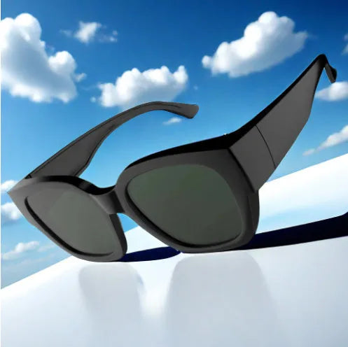 Driving and biking polarised sunglasses with black classic frame for sun protection