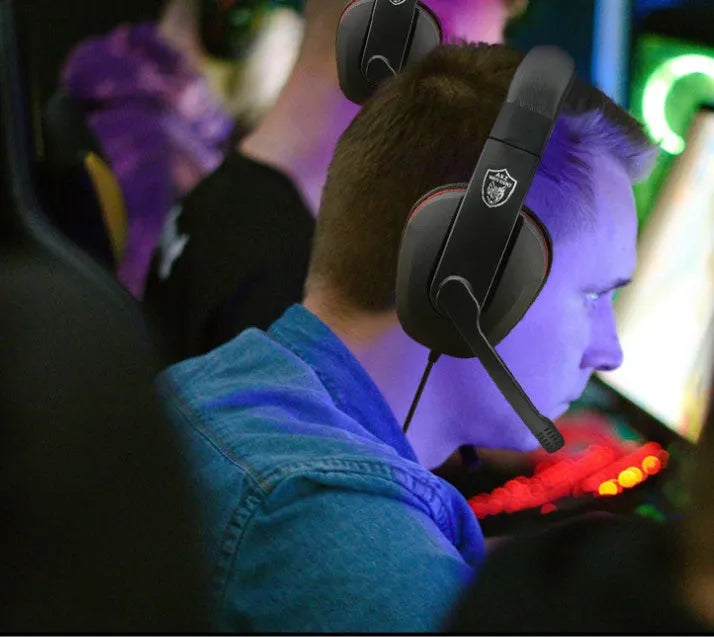 Black wired over-ear gaming headset for PC with 6.3mm plug and 40mm speakers.