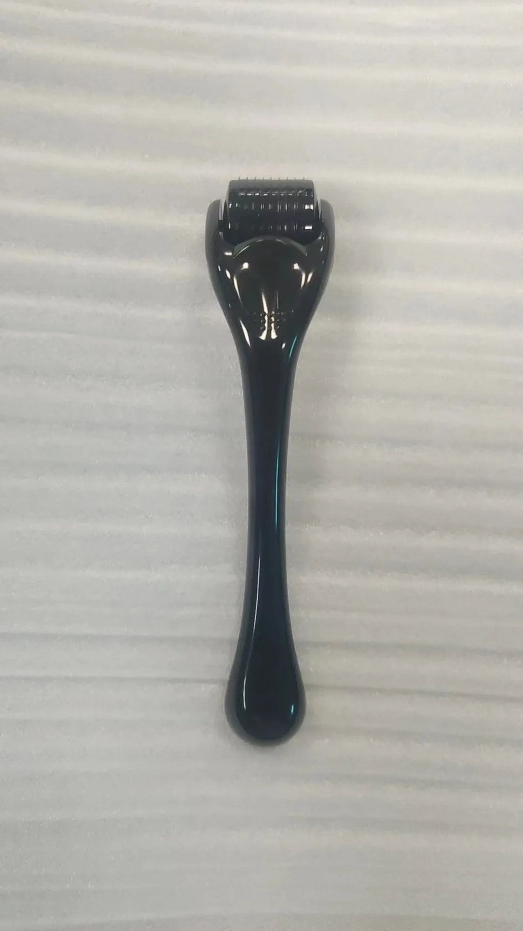 540 micro needle roller derma pen with coloured handle and wheel, shown with 0.2mm, 0.25mm, 0.3mm size options.
