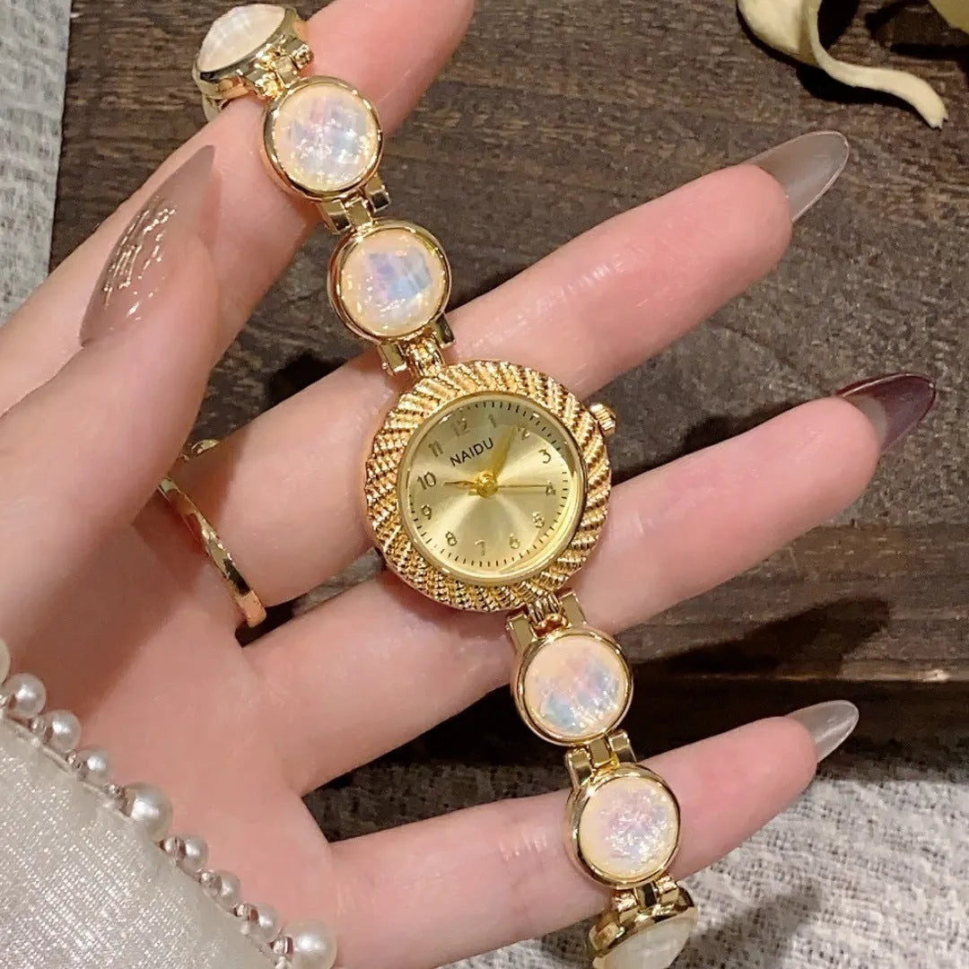 Women's quartz watch with 25mm round dial in zinc alloy case, six colour options